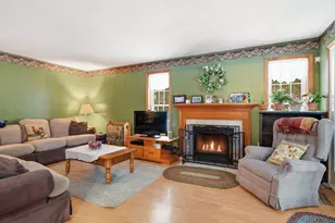 19 Logan Pl, Agawam, MA 01030 - Photo 3