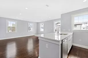 23 Taylor St, Waltham, MA 02453 - Photo 5