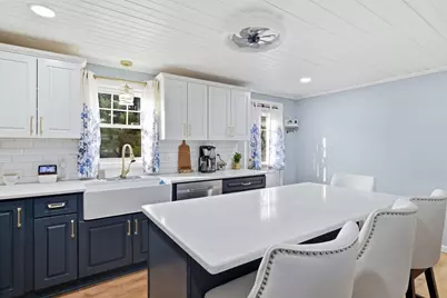 30 W Hill Road, Springfield, MA 01109 - Photo 7