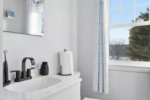 30 W Hill Rd, Springfield, MA 01109 - Photo 19