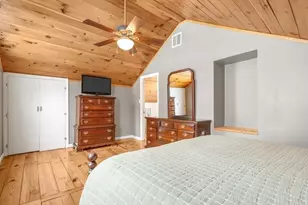 376 Douglas St, Uxbridge, MA 01569 - Photo 17