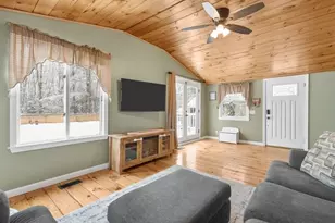 376 Douglas St, Uxbridge, MA 01569 - Photo 3