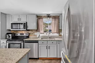 22 Eames Ave, Brockton, MA 02302 - Photo 9