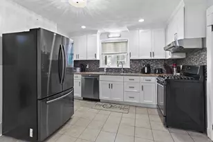 181 Green St, Melrose, MA 02176 - Photo 3