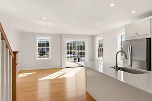 13 Merrimac St, Amesbury, MA 01913 - Photo 9