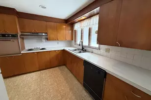 1090 Pleasant St, Paxton, MA 01612 - Photo 11