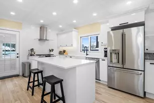 29 Commonwealth Rd, Watertown, MA 02472 - Photo 3