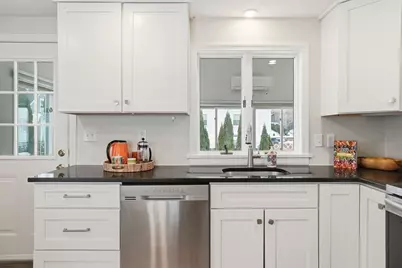 41 Vogel St, Boston, MA 02132 - Photo 9