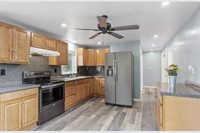 257 Spruce St, Leominster, MA 01453 - Photo 3