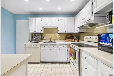 55 Staffordshire Ln #B, Concord, MA 01742 - Photo 3