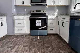 23 Trafalgar Sq, Barre, MA 01005 - Photo 5