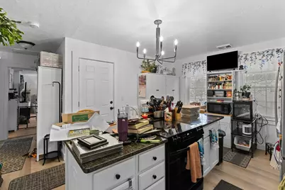 404 High St, Webster, MA 01570 - Photo 9