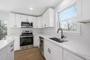 79 School St, Lowell, MA 01854 - Photo 9