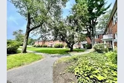 17 Hammond Pond Pkwy #4, Newton, MA 02467 - Photo 11