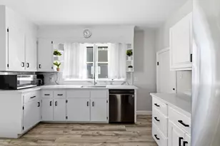 23 Ellsworth Ave, Melrose, MA 02176 - Photo 15