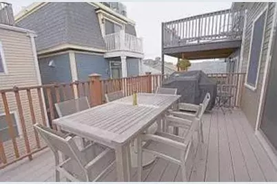 138 W 3rd St, Boston, MA 02127 - Photo 31