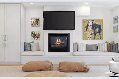 138 W 3rd St, Boston, MA 02127 - Photo 3