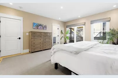 138 W 3rd St, Boston, MA 02127 - Photo 17