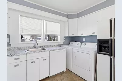 74 Carlisle St, Lowell, MA 01852 - Photo 17