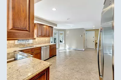 7 Fieldstone Dr, Mansfield, MA 02048 - Photo 3