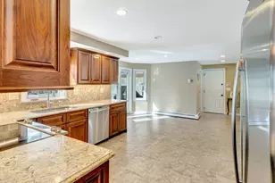 7 Fieldstone Dr, Mansfield, MA 02048 - Photo 3