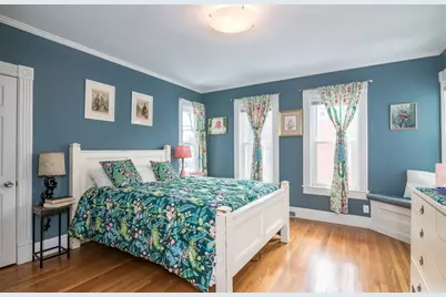 352 Pleasant St, Holyoke, MA 01040 - Photo 23