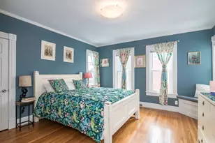 352 Pleasant St, Holyoke, MA 01040 - Photo 23