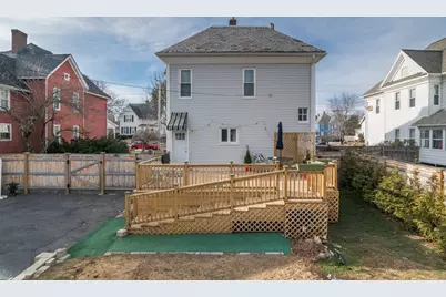 352 Pleasant St, Holyoke, MA 01040 - Photo 35