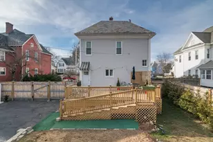 352 Pleasant St, Holyoke, MA 01040 - Photo 35