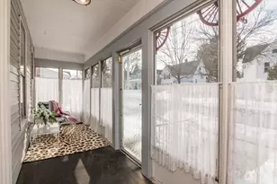 352 Pleasant St, Holyoke, MA 01040 - Photo 31