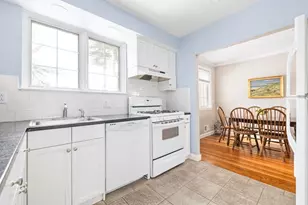 63 Linden St, Wellesley, MA 02482 - Photo 5