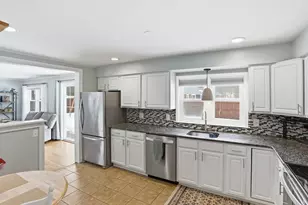 37 Sterling St, Lancaster, MA 01523 - Photo 9