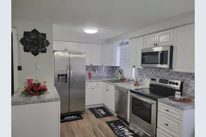 35 Genessee St #E, Worcester, MA 01603 - Photo 3