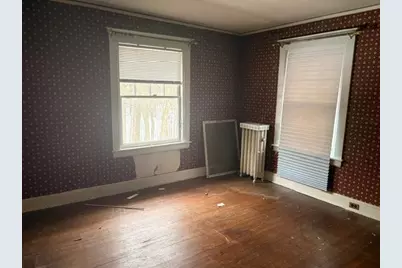 41 Dartmouth St, Holyoke, MA 01040 - Photo 9