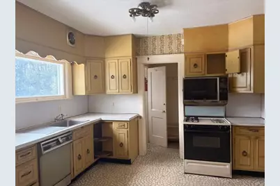 41 Dartmouth St, Holyoke, MA 01040 - Photo 3