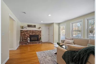 34 Clover Hill Drive, Chelmsford, MA 01824 - Photo 11