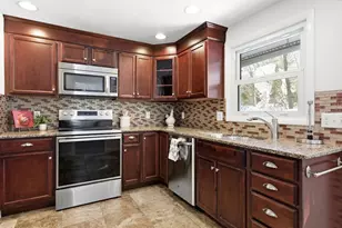 23 Hamilton Rd, Peabody, MA 01960 - Photo 15