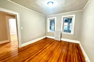 577 Pleasant St, Holyoke, MA 01040 - Photo 19