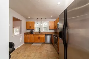 8 Lamplighter Ln, Easton, MA 02375 - Photo 5