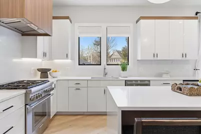 16-18 Josselyn Pl #16, Newton, MA 02461 - Photo 3