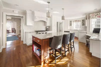 12 Yale St, Winchester, MA 01890 - Photo 3