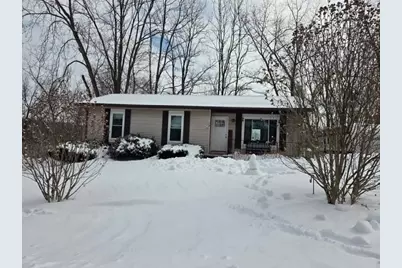 16 Evergreen Dr, Holyoke, MA 01040 - Photo 1