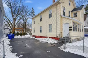 31 Washburn St, Springfield, MA 01107 - Photo 3
