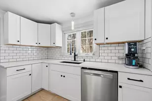 1962 Allen St, Springfield, MA 01118 - Photo 9