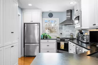 25 Woodbridge Ter, South Hadley, MA 01075 - Photo 9