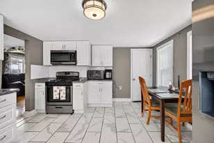 11 Havelock St, Malden, MA 02148 - Photo 9