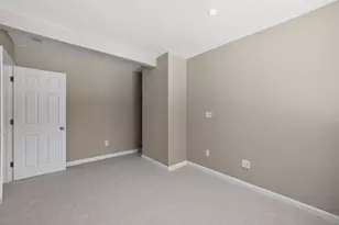 39 Neillian St, Bedford, MA 01730 - Photo 9