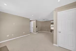 39 Neillian St, Bedford, MA 01730 - Photo 7