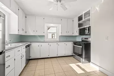 15 Mount Vernon St, Gloucester, MA 01930 - Photo 11