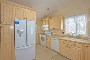 214 Alvord Pl, South Hadley, MA 01075 - Photo 3